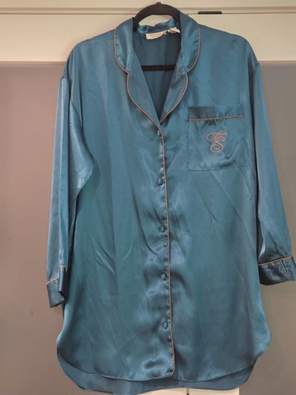Vtg Victoria’s Secret Gold Label Satin Sleep Shirt Teal Long Sleeve VS Monogram - Picture 3 of 11